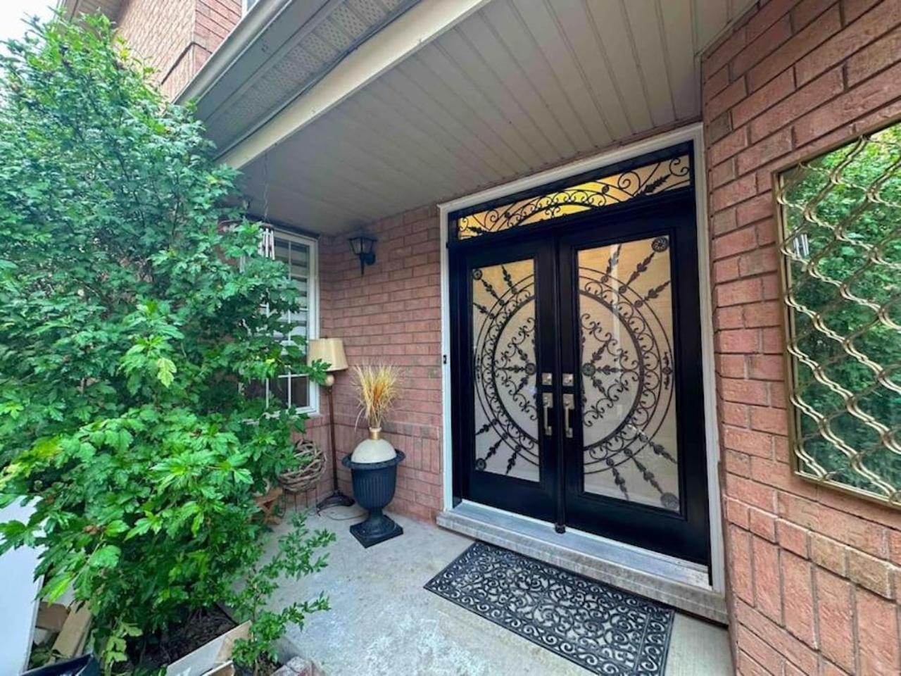 Luxury Home In Toronto ميسيسوجا المظهر الخارجي الصورة